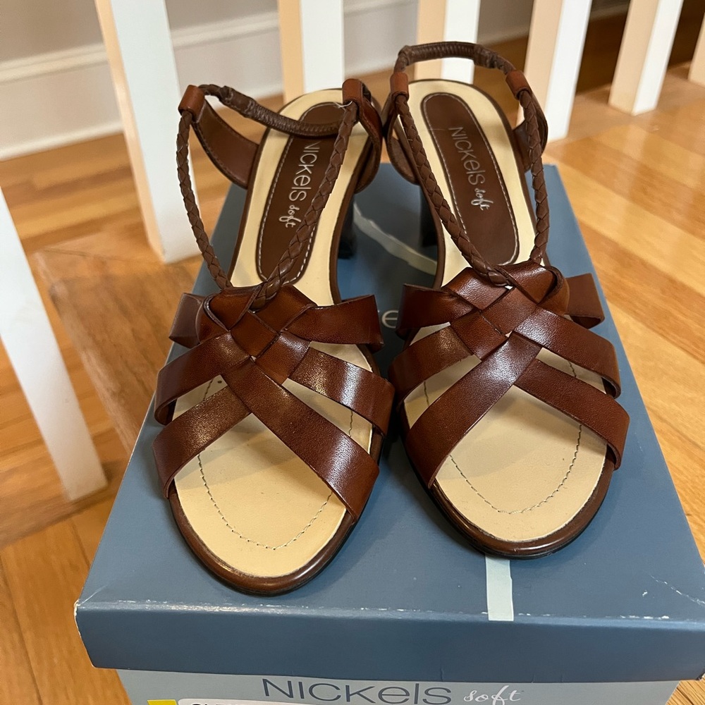 Brand new brown wedge with woven design
